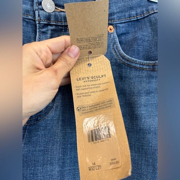 NWT Levi's Mid Rise Boyfriend Ripped Jeans - Picture 5 of 11